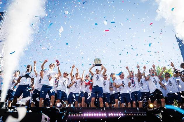 TILBURG, 25-05-2026, De Heuvel, Season 2025 2026, Dutch Keuken Kampioen Divisie eredivisie football, match between Tribute for Willem II Promotion to Eredivisie , picture shows celebration on the stage Tribute for Willem II Promotion to Eredivisie  x203964710x Copyright: