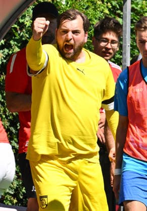 25 05 2026 Soccer season 2025 2026 Relegation Oberliga Bayernliga Bayernliga Landesliga FSV Stadeln FC Eintracht Münchberg xwoxzix Manuel Doellfelder Doellfelder 31, FSV Stadeln clenches fist fists shouts screams yells