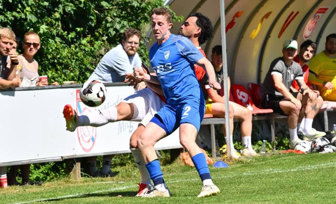 25 05 2026 Soccer season 2025 2026 Relegation Oberliga Bayernliga Bayernliga Landesliga FSV Stadeln FC Eintracht Münchberg xwoxzix Sven Hofmann 2, FC Eintracht Münchberg ahead of Marco Weber 22, FSV Stadeln