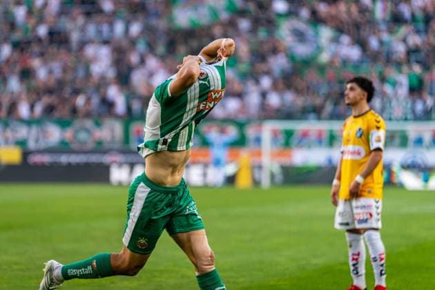 SOCCER - BL, Rapid vs Ried VIENNA,AUSTRIA,25.MAY.26 - SOCCER - ADMIRAL Bundesliga, Europacup play off, SK Rapid Wien vs SV Ried. Image shows the rejoicing of Louis Schaub (Rapid) and the disappointment of SV Ried.  GEPAxpictures xKevinxHackner