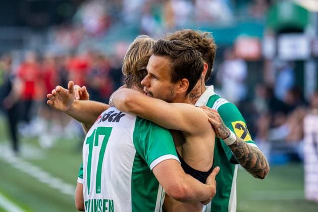 SOCCER - BL, Rapid vs Ried VIENNA,AUSTRIA,25.MAY.26 - SOCCER - ADMIRAL Bundesliga, Europacup play off, SK Rapid Wien vs SV Ried. Image shows the rejoicing of Tobias Gulliksen, Louis Schaub and Bendeguz Bolla (Rapid).  GEPAxpictures xKevinxHackner