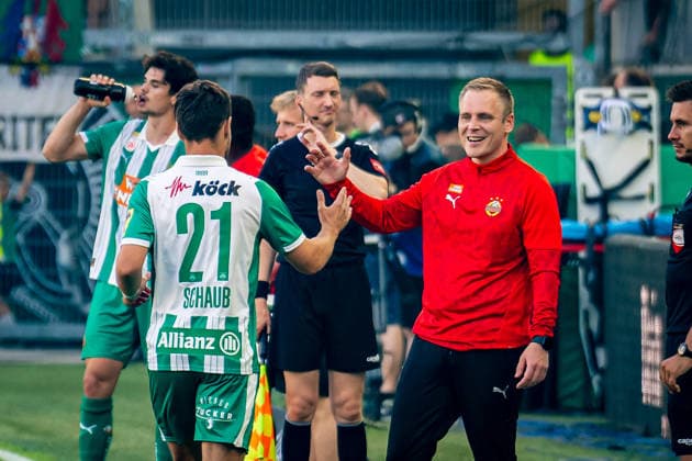 SOCCER - BL, Rapid vs Ried VIENNA,AUSTRIA,25.MAY.26 - SOCCER - ADMIRAL Bundesliga, Europacup play off, SK Rapid Wien vs SV Ried. Image shows the rejoicing of Louis Schaub and head coach Johannes Hoff Thorup (Rapid).  GEPAxpictures xKevinxHackner