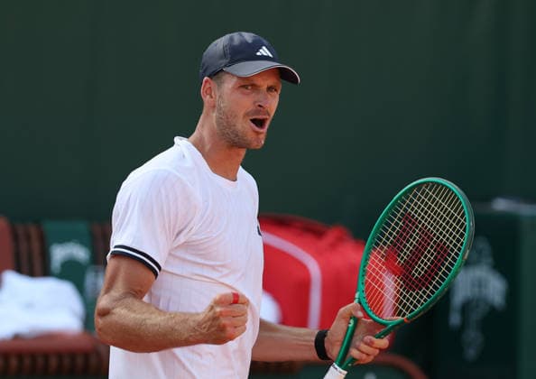 May 25, 2026, Paris, Ile De France, Francja: HUBERT HURKACZ of Poland during the match against J. Munar of Spain in the first round of tennis tournament Roland Garros, Paris, France. Hurkacz won 6:3, 6:3, 2:6, 6:3. Paris Francja - ZUMAc278 20260525_zsp_c278_046 Copyright: xMarcinxCholewinskix