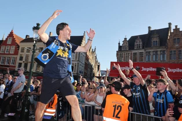 Club Brugge celebrating the Jupiler Pro League title 2026 with city parade BRUGGE, BELGIUM - MAY 25 : Vetlesen Hugo midfielder of Club Brugge celebrating the winning of the Jupiler Pro League title 2025 - 2026 during a city parade towards the city centre and celebration ceremony at the Markt of Bruges. Club Brugge won the Belgian national soccer championship for the 20th time in the history of the club on May 25, 2026 in Brugge, Belgium, 25-05-26 Brugge Belgium  Copyright: xGbax