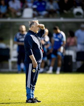 NOORDWIJK - Coach Dick Advocaat during a training session of the Curacao national team, Nationalteam on the SJC Noordwijk pitch. The team is preparing for the World Cup with a training camp, led by coach Dick Advocaat. KOEN VAN WEEL ANP xVIxANPxSportx xxANPxIVx 559333687 originalFilename: 559333687.jpg
