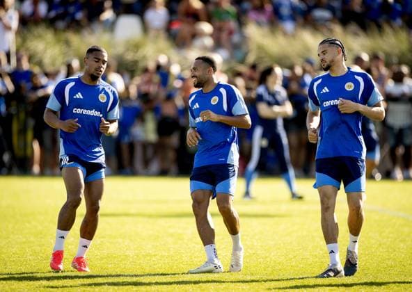 NOORDWIJK - Armando Obispo (R) during a training session of the Curacao national team, Nationalteam on the SJC Noordwijk pitch. The team is preparing for the World Cup with a training camp under the leadership of coach Dick Advocaat. KOEN VAN WEEL ANP xVIxANPxSportx xxANPxIVx 559333691 originalFilename: 559333691.jpg