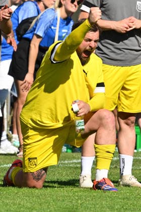 25 05 2026 Soccer season 2025 2026 Relegation Oberliga Bayern Bayernliga Landesliga FSV Stadeln FC Eintracht Münchberg xwoxzix Manuel Doellfelder Doellfelder 31, FSV Stadeln clenches fist fists cheers joy