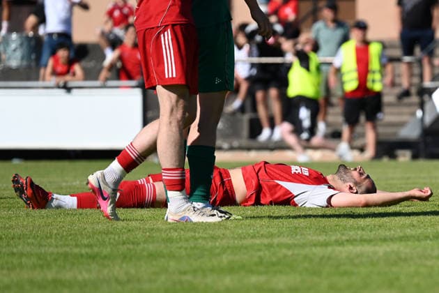 25 05 2025 Football season 2024 2025 Relegation Oberliga Bayernliga Bayernliga Landesliga ATSV Erlangen TSV Großbardorf LuPf xluxpfx Dior Zabergja 18, ATSV Erlangen exhausted