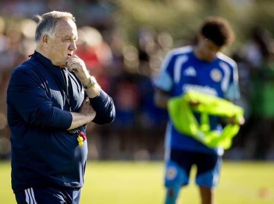 NOORDWIJK - Coach Dick Advocaat during a training session of the Curacao national team, Nationalteam on the SJC Noordwijk pitch. The team is preparing for the World Cup with a training camp, led by coach Dick Advocaat. KOEN VAN WEEL ANP xVIxANPxSportx xxANPxIVx 559333938 originalFilename: 559333938.jpg
