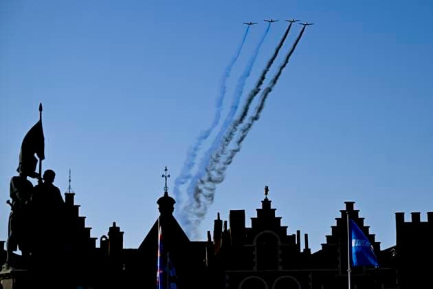 Club Brugge celebrating the Jupiler Pro League title 2026 with city parade BRUGGE, BELGIUM - MAY 25 : Airplanes with smoke and the players of Club Brugge celebrating the winning of the Jupiler Pro League title 2025 - 2026 during a city parade towards the city centre and celebration ceremony at the Markt of Bruges. Club Brugge won the Belgian national soccer championship for the 20th time in the history of the club on May 25, 2026 in Brugge, Belgium, 25 05 2026 Brugge Belgium  Copyright: xNicoxVereeckenx