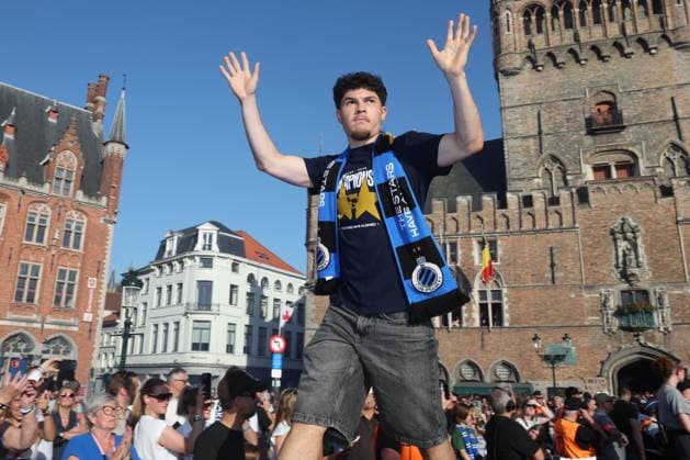 Club Brugge celebrating the Jupiler Pro League title 2026 with city parade BRUGGE, BELGIUM - MAY 25 : Sabbe Kyriani defender of Club Brugge celebrating the winning of the Jupiler Pro League title 2025 - 2026 during a city parade towards the city centre and celebration ceremony at the Markt of Bruges. Club Brugge won the Belgian national soccer championship for the 20th time in the history of the club on May 25, 2026 in Brugge, Belgium, 25-05-26 Brugge Belgium  Copyright: xGbax