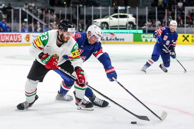 Ice hockey, Eishockey - IIHF WC 2026 ZURICH,SWITZERLAND,25.MAY.26 - ICE HOCKEY - IIHF Ice Hockey World Championship, WM, Weltmeisterschaft 2026, group stage, USA vs Hungary. Image shows Zeteny Hadobas (HUN) and Sam Lafferty (USA).  GEPAxpictures xMaticxKlansek
