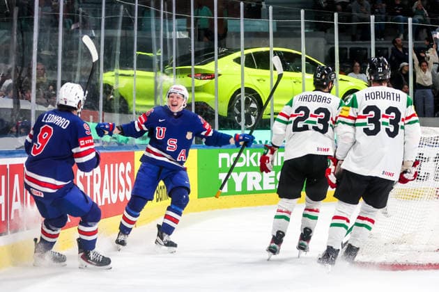 Ice hockey, Eishockey - IIHF WC 2026 ZURICH,SWITZERLAND,25.MAY.26 - ICE HOCKEY - IIHF Ice Hockey World Championship, WM, Weltmeisterschaft 2026, group stage, USA vs Hungary. Image shows the rejoicing of Ryan Leonard (USA) and Max Plante (USA).  GEPAxpictures xMaticxKlansek