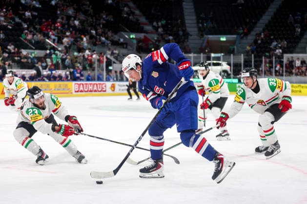 Ice hockey, Eishockey - IIHF WC 2026 ZURICH,SWITZERLAND,25.MAY.26 - ICE HOCKEY - IIHF Ice Hockey World Championship, WM, Weltmeisterschaft 2026, group stage, USA vs Hungary. Image shows Zeteny Hadobas (HUN) and Ryan Leonard (USA).  GEPAxpictures xMaticxKlansek