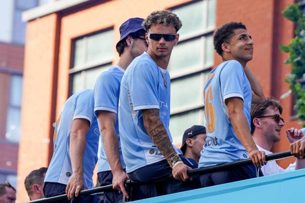 Manchester City Parade in Manchester MANCHESTER, UNITED KINGDOM - MAY 25: Manchester City’s players celebrate FA Cup and Carabao cup during an open-top bus parade through the streets of Manchester on 25 May 2026. Ioannis Alexopoulos Anadolu Manchester United, ManU Kingdom. Editorial use only. Please get in touch for any other usage.  Copyright: x2026xAnadoluxIoannisxAlexopoulosx