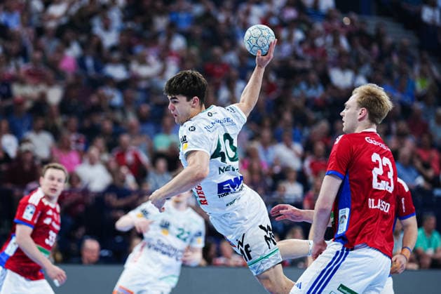 Throw Goal Elias Newel Frisch Auf Goeppingen, 40 GER, Handball Sport Verein Hamburg vs Frisch Auf Goeppingen, Handball, 1 Bundesliga, Matchday 32, Season 2025 2026, 25 05 2026 GER, Handball Sport Verein Hamburg vs Frisch Auf Goeppingen, Handball, 1 Bundesliga, Matchday 32, Season 2025 2026, 25 05 2026 Hamburg Copyright: xEibner-Pressefoto MarcelxvonxFehrnx EP_MFN