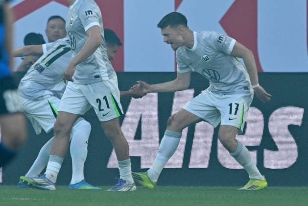 Paderborn, Home Deluxe Arena, 25 05 26, GER, Men, Relegation, Season 2025 2026, SC Paderborn 07 VfL Wolfsburg Picture Dzenan PEJCINOVIC Wolfsburg cheers after his goal to 0 1 DFL regulations prohibit any use of photographs as image sequences and or quasi video NRW Germany