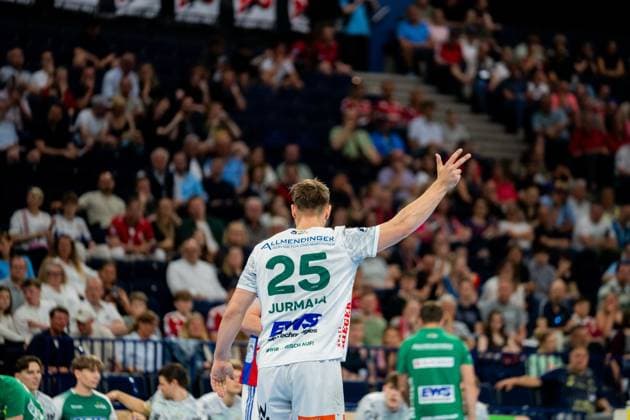 Ludvig Jurmala Åström of Frisch Auf Göppingen throws from the back towards the goal with his arm stretched upwards In the background are spectators at Barclays Arena and an HSV Hamburg goalkeeper in green training gear Handball Sport Verein Hamburg vs Frisch Auf Göppingen Copyright: xPhilippHeistx