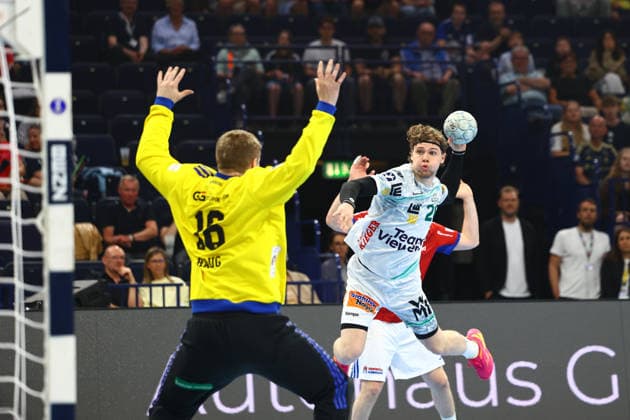 Handball I Men I Season 2025 2026 I Bundesliga I 32 Matchday I HSV Hamburg FRISCH AUF Göppingen I 25 05 2026 Robin Haug 16, HSV Hamburg Franko Lastro 28, Frisch Auf Göppingen Hamburg Barclaycard Arena Hamburg Germany Copyright: xLobeca RalfxHomburgx