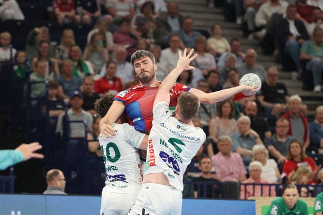 Handball Daikin Handball Bundesliga 2025 2026 Handball Sport Verein Hamburg vs FA Göppingen Elias Newel Goeppingen , Jacob Arenth Lassen Hamburg , Oskar Neudeck Goeppingen , Barclays Arena Hamburg