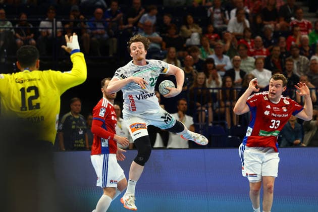 Handball I Men I Season 2025 2026 I Bundesliga I 32 Matchday I HSV Hamburg FRISCH AUF Göppingen I 25 05 2026 Mohamed Essam Moustafa El Tayar 12, HSV Hamburg Erik Persson 22, Frisch Auf Göppingen Moritz Sauter 33, HSV Hamburg Hamburg Barclaycard Arena Hamburg Germany Copyright: xLobeca RalfxHomburgx