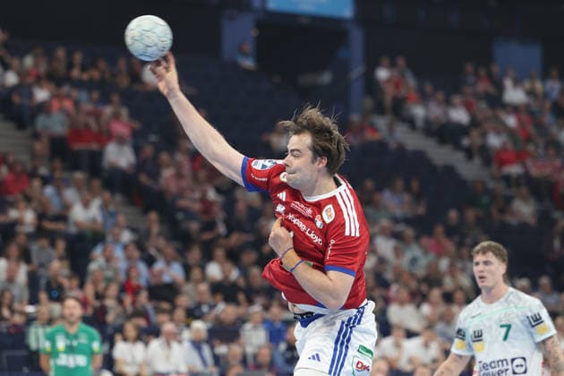 Handball Daikin Handball Bundesliga 2025 2026 Handball Sport Verein Hamburg vs FA Göppingen Andreas Magaard Hamburg ,successful goal throw, Barclays Arena Hamburg