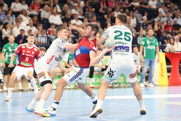 Handball Daikin Handball Bundesliga 2025 2026 Handball Sport Verein Hamburg vs FA Göppingen Sascha Brodbeck Goeppingen ,Jacob Arenth Lassen Hamburg ,Ludvig Jurmala Astrï¿½ Astroem Goeppingen , Barclays Arena Hamburg