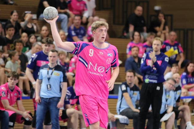 25 05 2026 Handball Men 2025 2026 2 Handball Bundesliga 32 Matchday HC Elbflorenz 2006 TSV Bayer Dormagen BallsportArena Dresden Florian Boehnert Dormagen, 9, pink plays a pass Dresden Saxony Germany