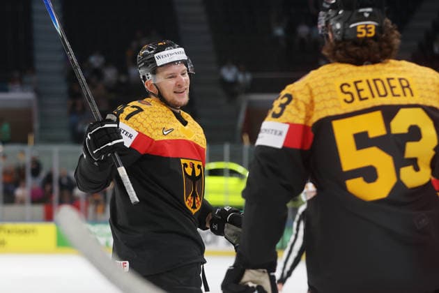 25 05 2026 Swiss Life Arena Zurich , SWITZERLAND, Mens Ice Hockey IIHF World Championship Zurich 2026 Group A GER GBR Alexander Karachun GER celebrates with Moritz Seider GER after scoring to make it 1 0