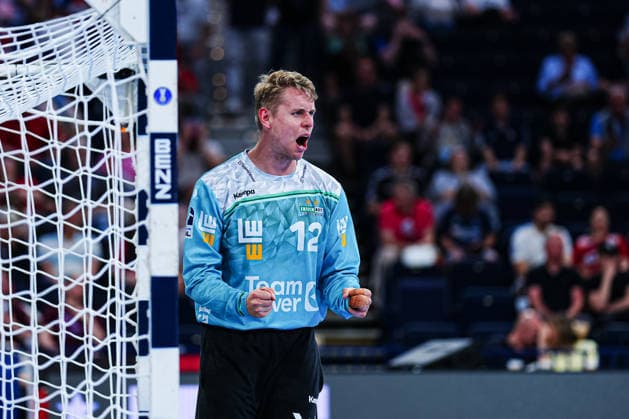 Cheers after Kristian Saeveras parade Frisch Auf Goeppingen, 12 GER, Handball Sport Verein Hamburg vs Frisch Auf Goeppingen, Handball, 1 Bundesliga, Matchday 32, Season 2025 2026, 25 05 2026 GER, Handball Sport Verein Hamburg vs Frisch Auf Goeppingen, Handball, 1 Bundesliga, Matchday 32, Season 2025 2026, 25 05 2026 Hamburg Copyright: xEibner-Pressefoto MarcelxvonxFehrnx EP_MFN