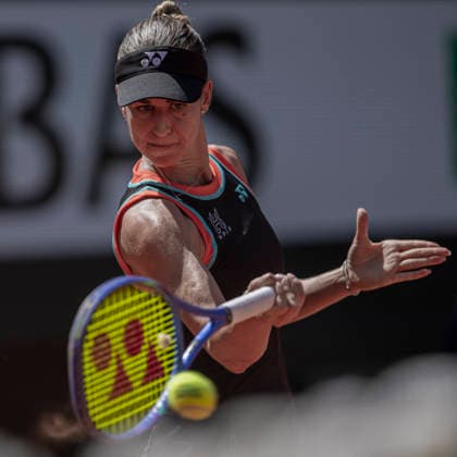 2026 French Open - Day Two Anna Bondar returns the ball against Elina Svitolina during the Roland Garros Grand Slam Tournament on May 25, 2026, in Paris, France. Paris France  Copyright: xRobertxSzaniszlox originalFilename:szaniszlo-notitle260525_npQLu.jpg