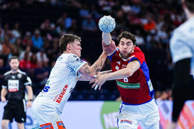 Victor Kloeve Frisch Auf Goeppingen, 07 , Elias Kofler Handball Sport Verein Hamburg, 06 GER, Handball Sport Verein Hamburg vs Frisch Auf Goeppingen, Handball, 1 Bundesliga, Matchday 32, Season 2025 2026, 25 05 2026 GER, Handball Sport Verein Hamburg vs Frisch Auf Goeppingen, Handball, 1 Bundesliga, Matchday 32, Season 2025 2026, 25 05 2026 Hamburg Copyright: xEibner-Pressefoto MarcelxvonxFehrnx EP_MFN