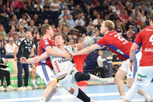 Handball Daikin Handball Bundesliga 2025 2026 Handball Sport Verein Hamburg vs FA Göppingen Moritz Sauter Hamburg ,Erik Persson Goeppingen ,Einar Olafsson Hamburg , Barclays Arena Hamburg