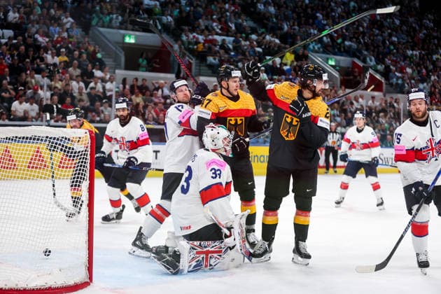Ice hockey, Eishockey - IIHF WC 2026 ZURICH,SWITZERLAND,25.MAY.26 - ICE HOCKEY - IIHF Ice Hockey World Championship, WM, Weltmeisterschaft 2026, group stage, USA vs Hungary. Image shows the rejoicing of Alexander Karachun and Nicolas Krammer (GER).  GEPAxpictures xMaticxKlansek
