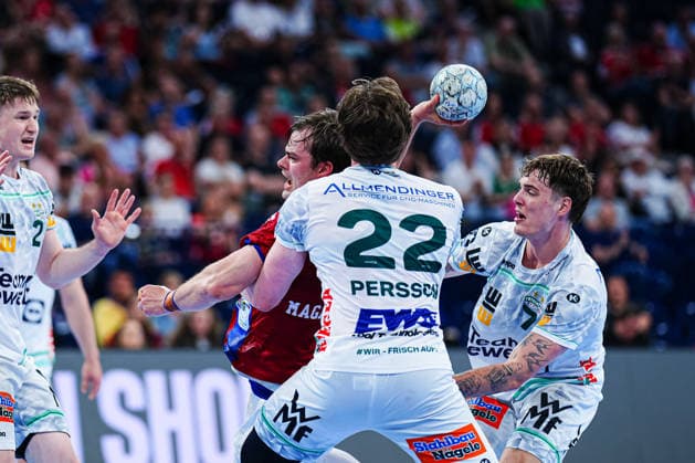 Andreas Magaard Handball Sport Verein Hamburg, 04 , Erik Persson Frisch Auf Goeppingen, 22 GER, Handball Sport Verein Hamburg vs Frisch Auf Goeppingen, Handball, 1 Bundesliga, Matchday 32, Season 2025 2026, 25 05 2026 GER, Handball Sport Verein Hamburg vs Frisch Auf Goeppingen, Handball, 1 Bundesliga, Matchday 32, Season 2025 2026, 25 05 2026 Hamburg Copyright: xEibner-Pressefoto MarcelxvonxFehrnx EP_MFN