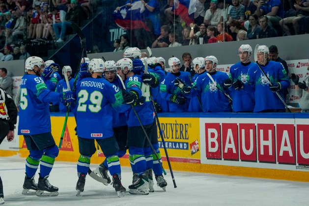 FRIBOURG, SWITZERLAND MAY 25 Matic Torok of Slovenia R celebrates his goal during the 2026 IIHF Ice Hockey World Championship Switzerland game between Slovenia and Italy at BCF Arena on May 25, 2026 in Fribourg, Fribourg Fribourg BCF Arena Fribourg Switzerland Copyright: xJustPictures.ch JarixPestelaccix jp-en-EuSpIm-JP6_JAR_Slovenia_Italy_25May2026_00048