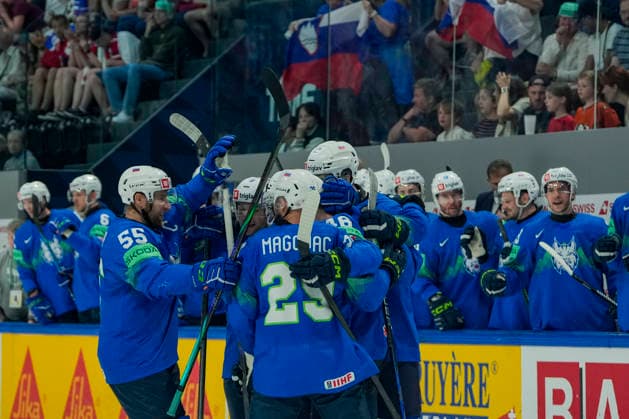 FRIBOURG, SWITZERLAND MAY 25 Slovenia celebrates his goal during the 2026 IIHF Ice Hockey World Championship Switzerland game between Slovenia and Italy at BCF Arena on May 25, 2026 in Fribourg, Fribourg Fribourg BCF Arena Fribourg Switzerland Copyright: xJustPictures.ch JarixPestelaccix jp-en-EuSpIm-JP6_JAR_Slovenia_Italy_25May2026_00049