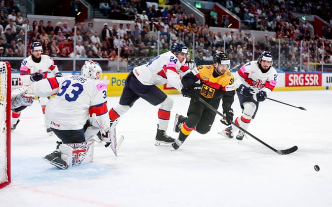 Ice hockey, Eishockey - IIHF WC 2026 ZURICH,SWITZERLAND,25.MAY.26 - ICE HOCKEY - IIHF Ice Hockey World Championship, WM, Weltmeisterschaft 2026, group stage, Germany vs Great Britain. Image shows Ben Bowns (GBR), Josh Tetlow (GBR), Fabio Wagner (GER) and Cole Shudra (GBR).  GEPAxpictures xMaticxKlansek