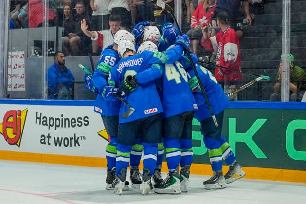 FRIBOURG, SWITZERLAND MAY 25 Slovenia celebrates his third goal during the 2026 IIHF Ice Hockey World Championship Switzerland game between Slovenia and Italy at BCF Arena on May 25, 2026 in Fribourg, Fribourg Fribourg BCF Arena Fribourg Switzerland Copyright: xJustPictures.ch JarixPestelaccix jp-en-EuSpIm-JP6_JAR_Slovenia_Italy_25May2026_00073