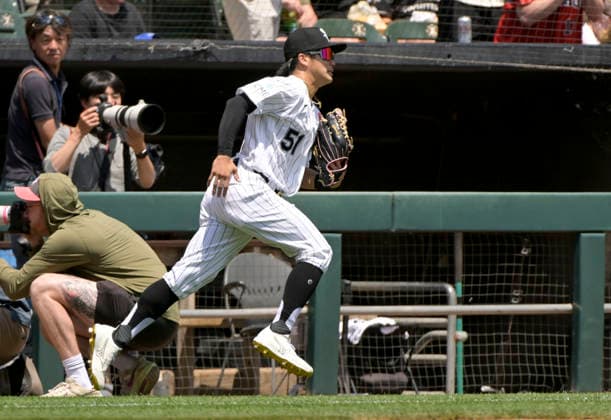Chicago White Sox right fielder Rikuu Nishida (51) takes the field during his MLB, Baseball Herren, USA debut against the Minnesota Twins at Rate Field in Chicago, IL on Monday, May 25, 2026.  CHI20260525101 MARKxBLACK
