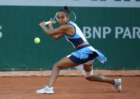 May 25, 2026, Paris, Ile De France, France: LEYLA FERNANDEZ of Canada during the match against A. Parks of USA in the first round of tennis tournament Roland Garros, Paris, France. Paris France - ZUMAc278 20260525_zsp_c278_052 Copyright: xMarcinxCholewinskix