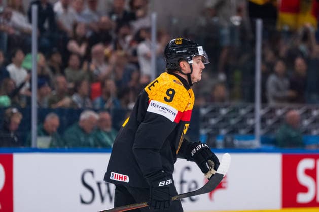 ZURICH, SWITZERLAND - MAY 25: Leon Gawanke (Germany, 9) during his 6:1 goal celebration during the Preliminary Round - Group A Match 49 between Germany and Great Britain at the IIHF Ice hockey, Eishockey World Championship, WM, Weltmeisterschaft 2026, Swiss Life Arena on May 25, 2026 in Zurich, Switzerland. Zurich Switzerland Copyright: xTimoxSteinx