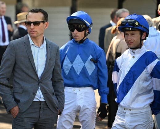 25 05 2026, xophax, kölngalopp , racecourse Weidenpesch , charity race day , trainer Henk Grewe with jockey Eddy Hardouin and jockey Olson Murphy, right Cologne