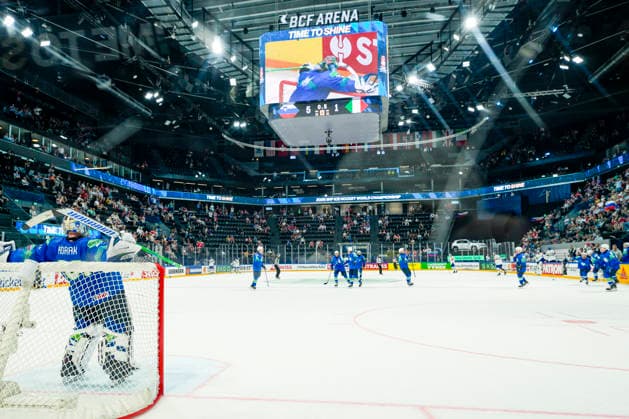 FRIBOURG, SWITZERLAND MAY 25 Slovenia saves his spot in Top Division during the 2026 IIHF Ice Hockey World Championship Switzerland game between Slovenia and Italy at BCF Arena on May 25, 2026 in Fribourg, Fribourg Fribourg BCF Arena Fribourg Switzerland Copyright: xJustPictures.ch JarixPestelaccix jp-en-EuSpIm-JP6_JAR_Slovenia_Italy_25May2026_00117