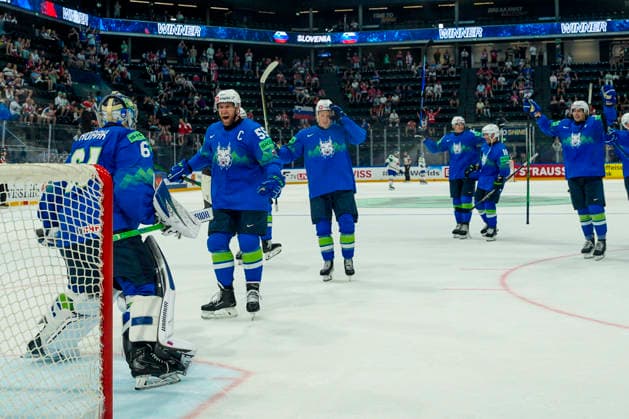 FRIBOURG, SWITZERLAND MAY 25 Slovenia saves his spot in Top Division during the 2026 IIHF Ice Hockey World Championship Switzerland game between Slovenia and Italy at BCF Arena on May 25, 2026 in Fribourg, Fribourg Fribourg BCF Arena Fribourg Switzerland Copyright: xJustPictures.ch JarixPestelaccix jp-en-EuSpIm-JP6_JAR_Slovenia_Italy_25May2026_00120