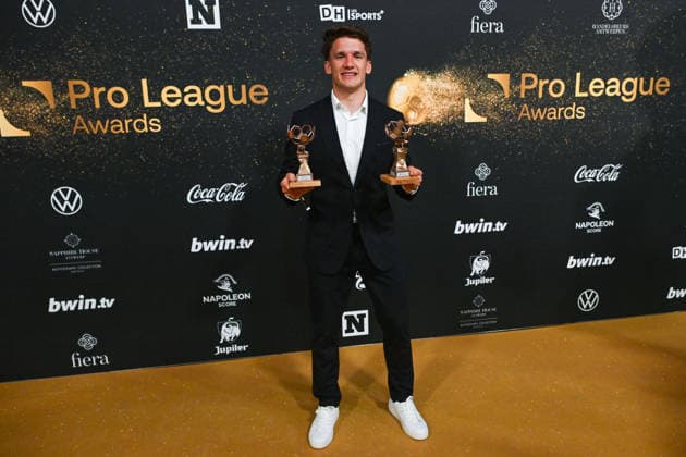 260525 Pro League Awards 2026 Christos Tzolis pictured with the trophee of player of the season and most assists during the Pro League Awards for season 2025-2026. On Monday 25 May 2026 in Antwerpen , BELGIUM . PHOTO SPORTPIX David Catry Antwerpen Handelsbeurs Antwerpen BELGIUM  Copyright: xSportpix.bex xDavidxCatryxDavidxCatryx