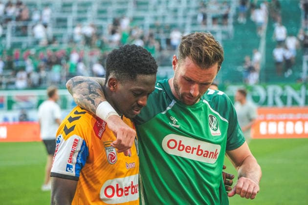 Football Austria, Admiral Bundesliga European Cup Playoff Final ECL 2025 2026, SK Rapid Vienna vs SV Oberbank Ried Allianz Stadium Weststadion, Vienna Hütteldorf Kingstone Mutandwa SV Oberbank Ried with Michael Sollbauer SV Oberbank Ried Copyright: xLukasxBierederx