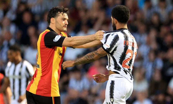St Mirren v Partick Thistle William Hill Championship Tony Watt of Partick Thistle (left) clashes with Miguel Freckleton of St Mirren during the William Hill Premiership Play-off Final Second Leg between St Mirren and Partick Thistle at the SMISA Stadium, Paisley 25 05 2026 UK Newspapers OUT Copyright: xFredxPalmerx FIL-23474-0149