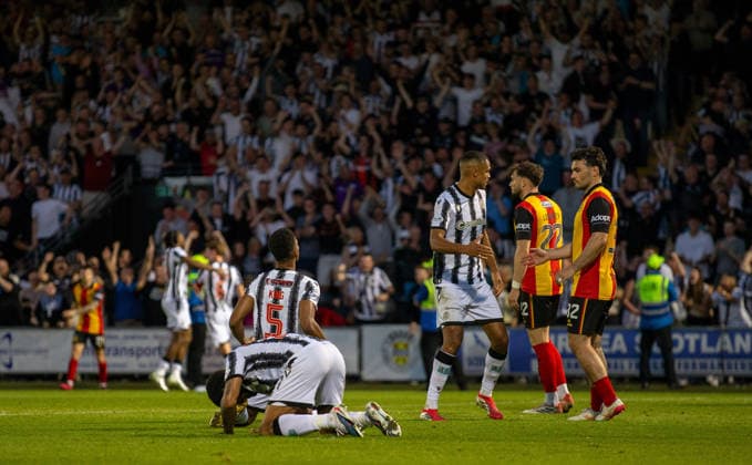 25th May 2026; SMISA Stadium, Paisley, Scotland; Scottish Championship Playoff Football, St Mirren versus Partick Thistle; Both sets of players react at the final whistle VagelisxGeorgariou