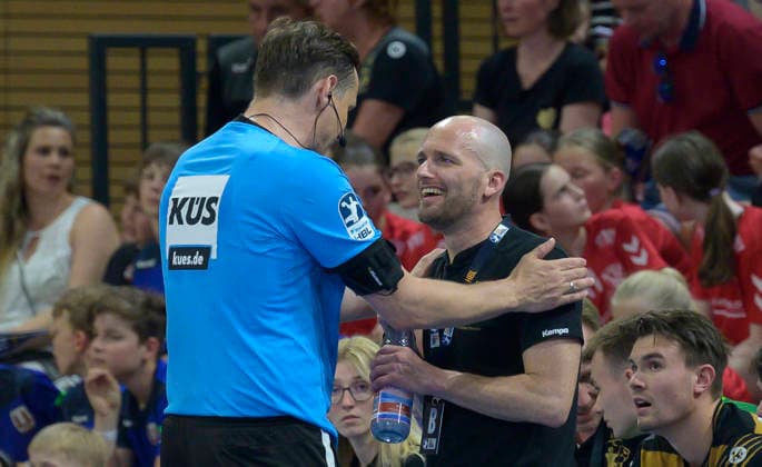 25 05 2026,Dresden coach André Haber talks to the referee, Handball, 2 Bundesliga, HC ELbflorenz Dresden TSV Bayer Dormagen, c Dresden